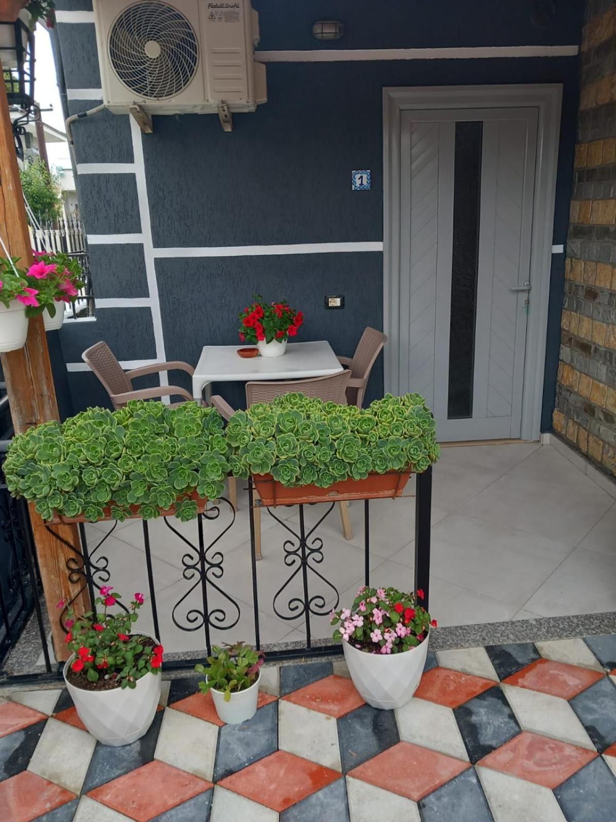 Villa Heljos Apartaments Vlore Exterior photo